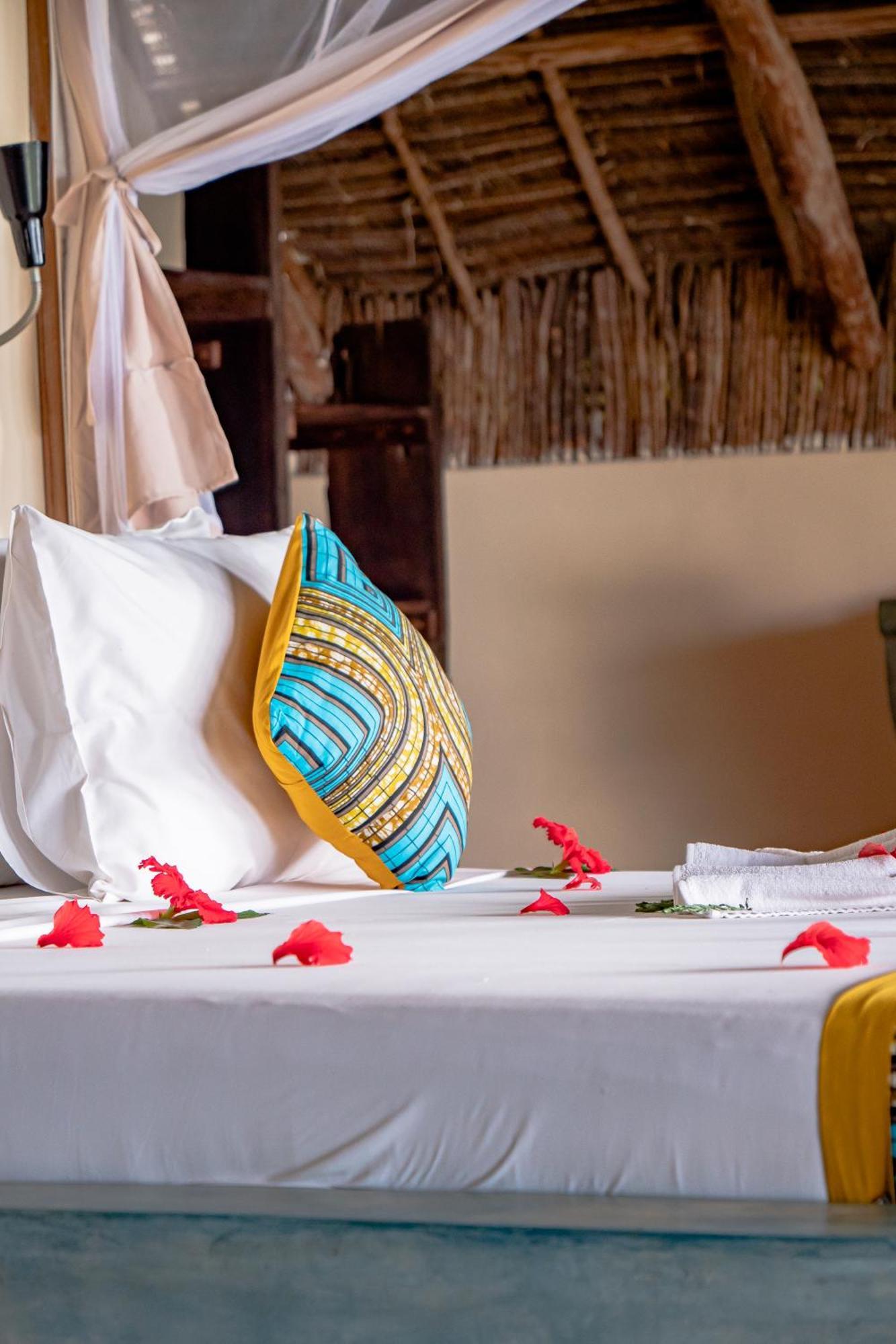 Sunshine Marine Lodge Матемве Екстер'єр фото