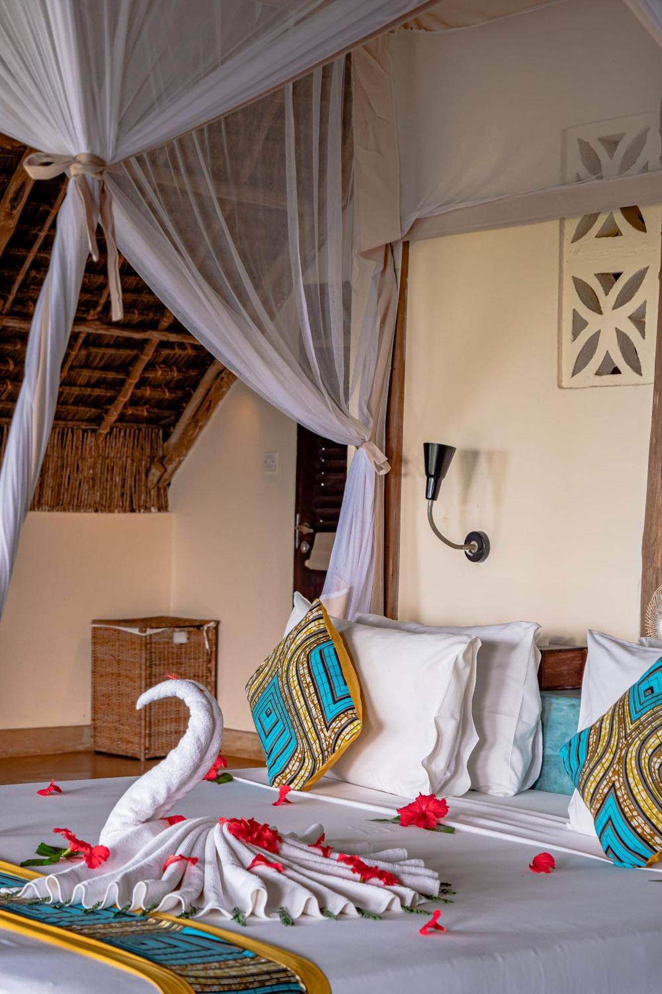 Sunshine Marine Lodge Матемве Екстер'єр фото