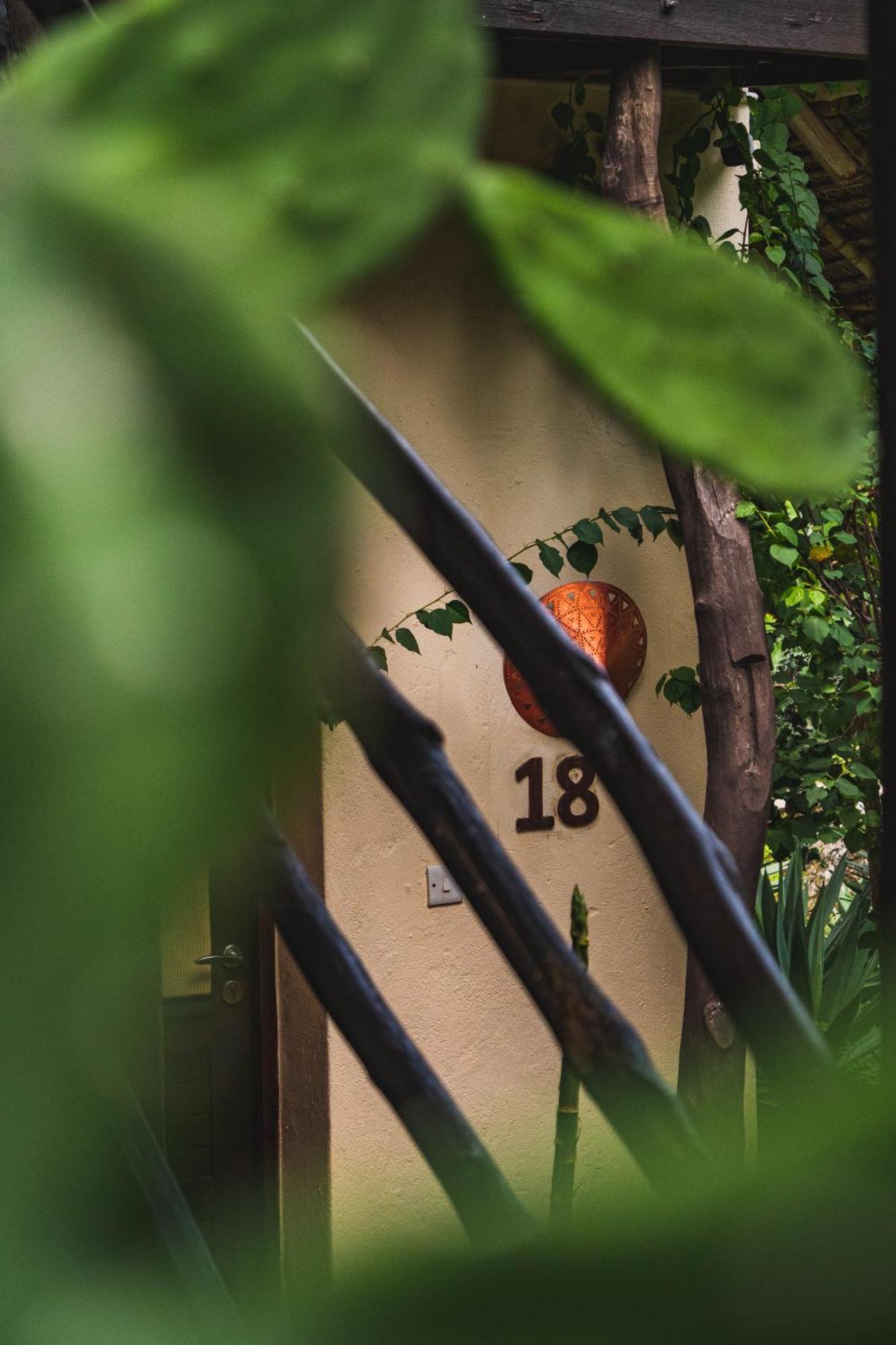 Sunshine Marine Lodge Матемве Екстер'єр фото