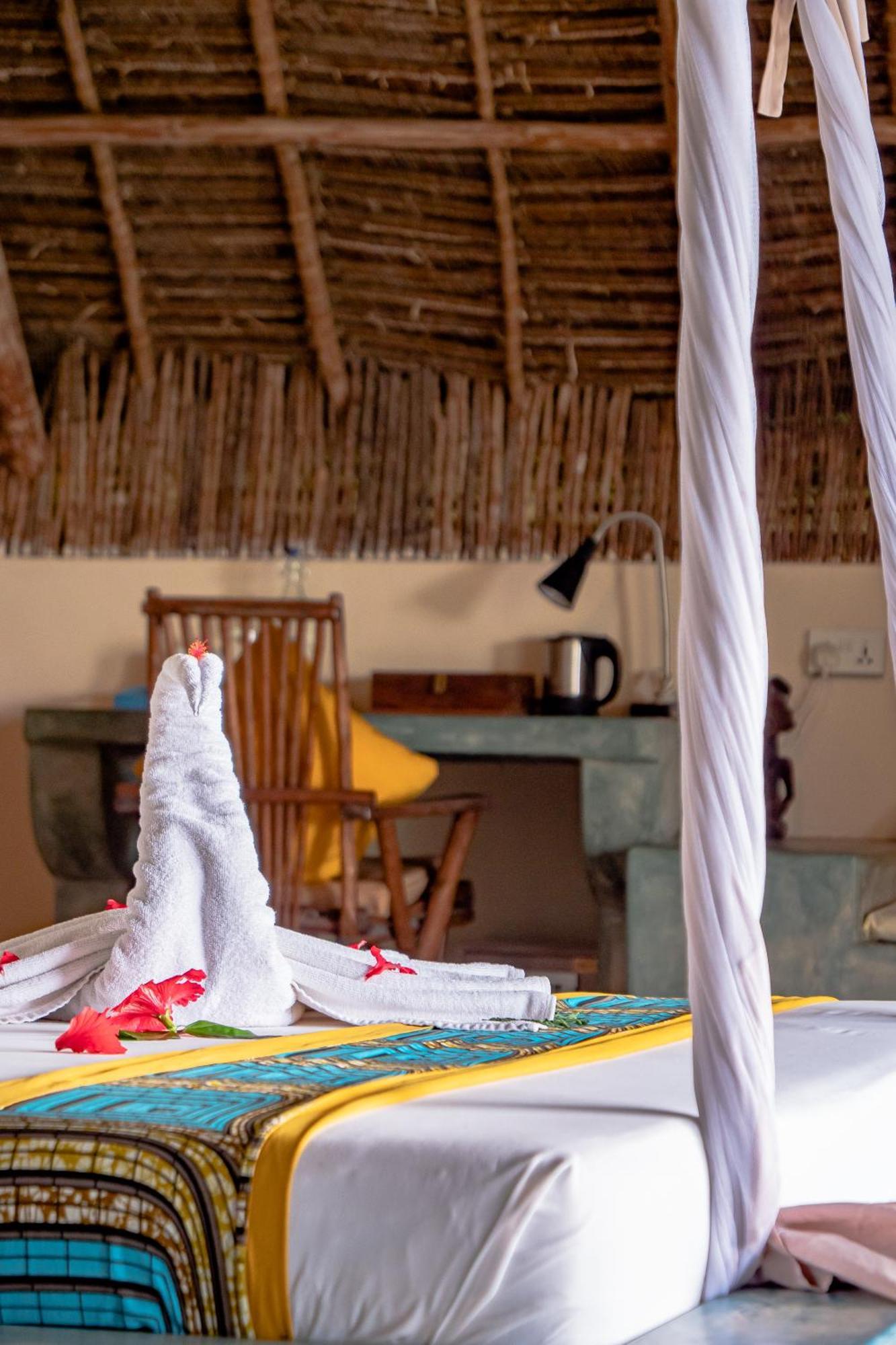 Sunshine Marine Lodge Матемве Екстер'єр фото