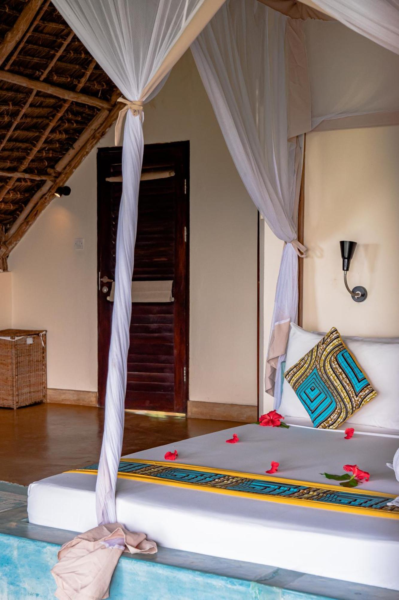 Sunshine Marine Lodge Матемве Екстер'єр фото
