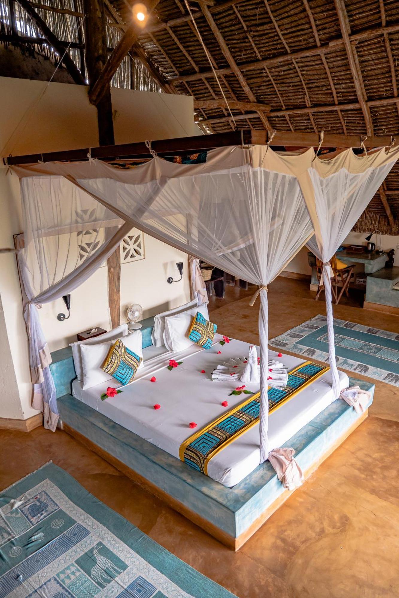 Sunshine Marine Lodge Матемве Екстер'єр фото