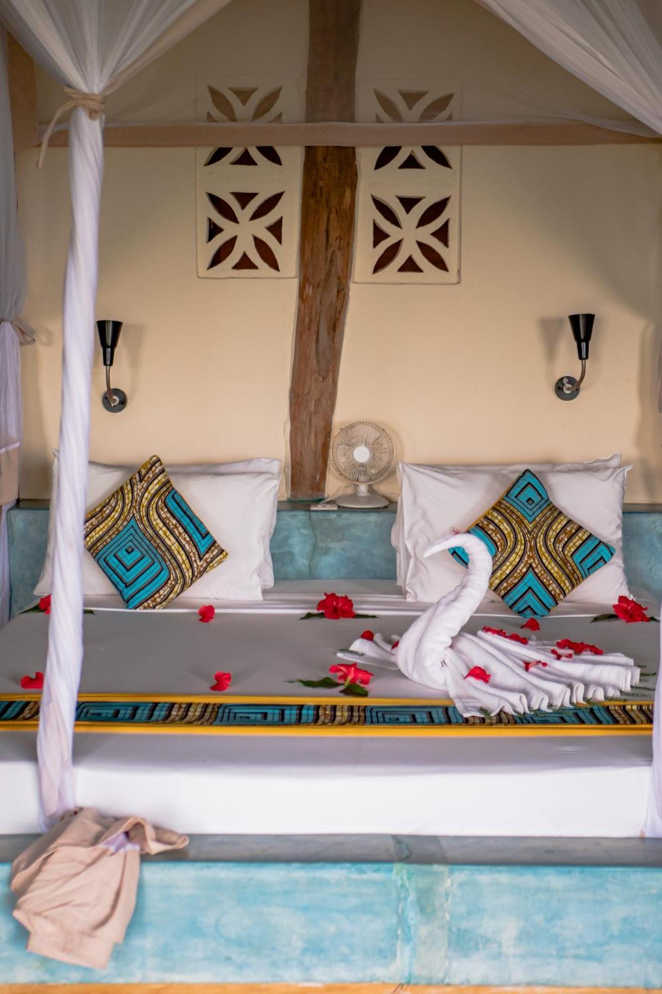 Sunshine Marine Lodge Матемве Екстер'єр фото