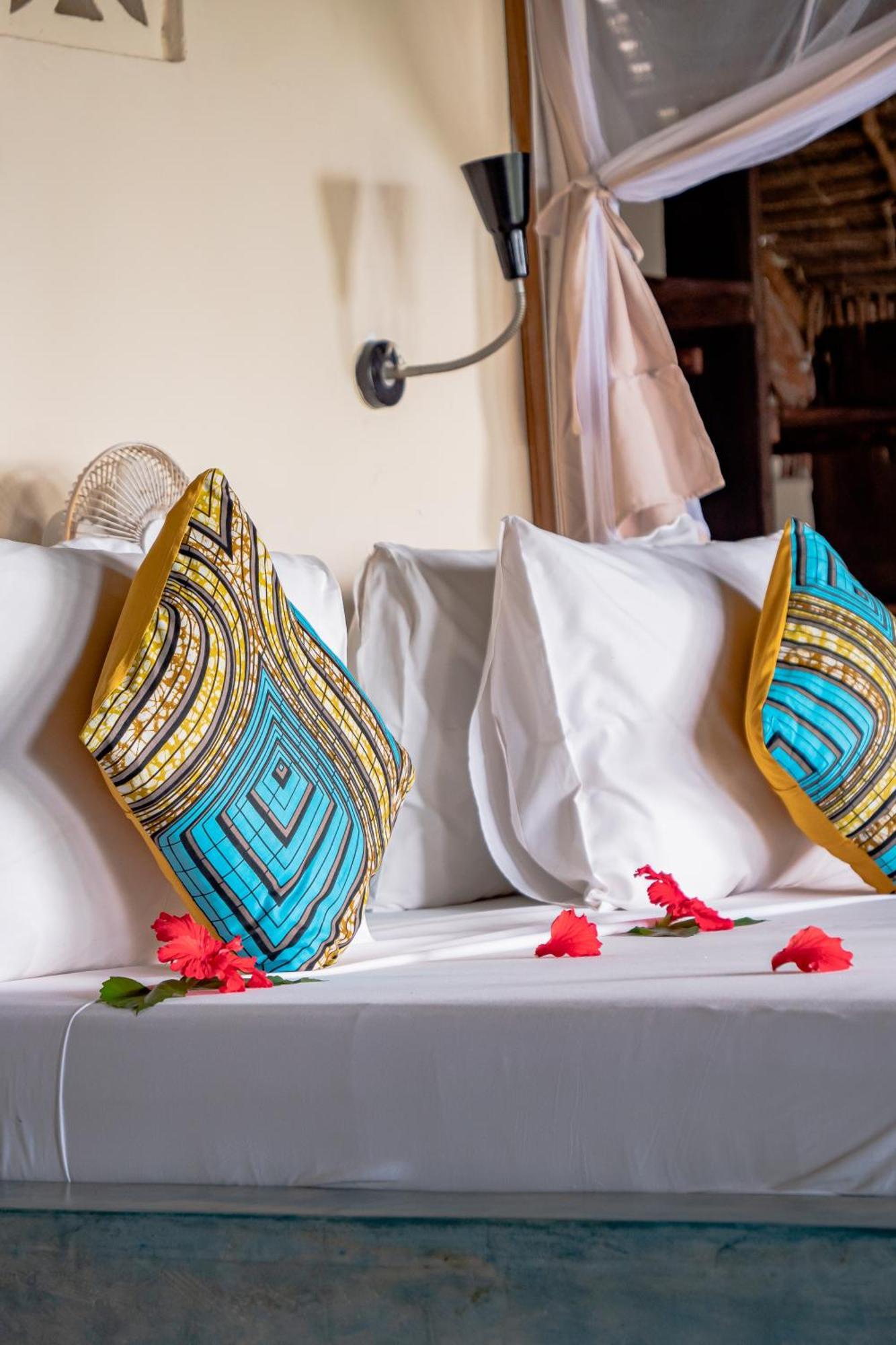 Sunshine Marine Lodge Матемве Екстер'єр фото