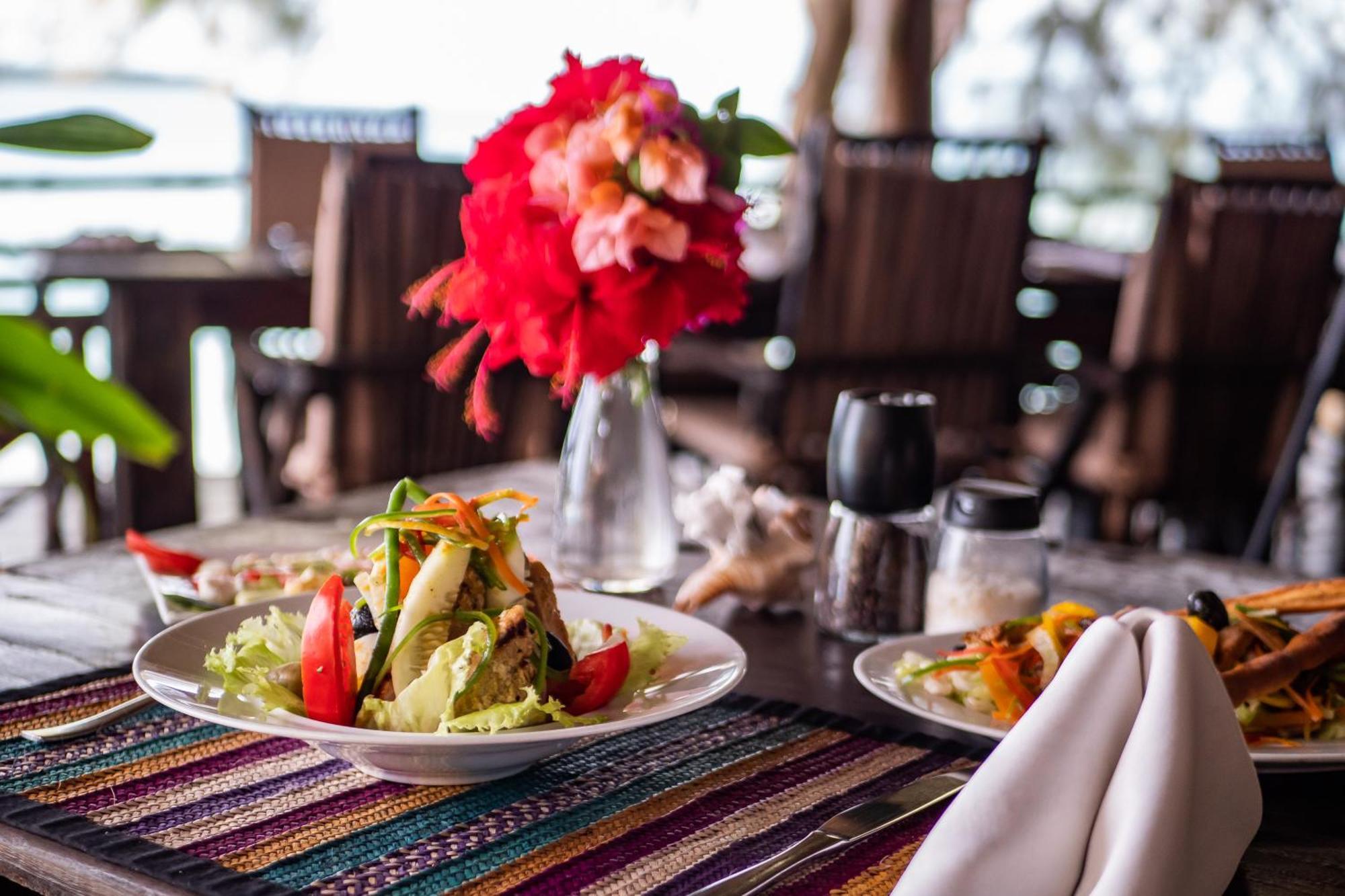 Sunshine Marine Lodge Матемве Екстер'єр фото